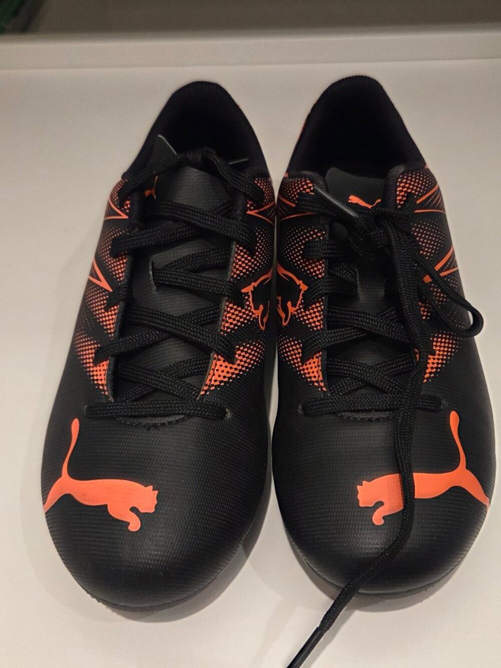 PUMA KIDS SOCCER SHOES Like New